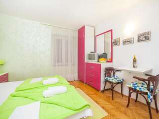 Апартаменты Apartments Adria Петровац Номер-студио с внешней ванной комнатой-21